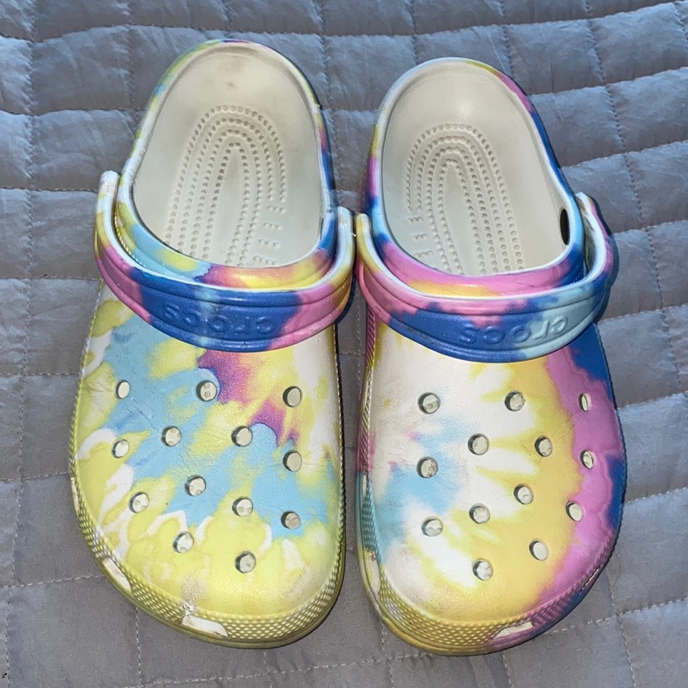 🐊☀️Pastel tie dye CROCS☀️🐊